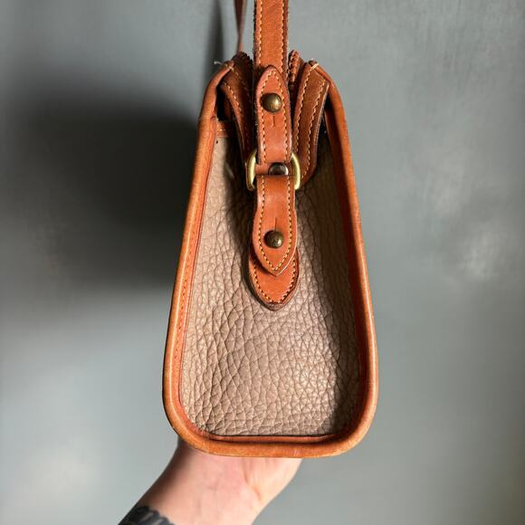Vintage DOONEY & BOURKE Two Tone Brown Zip Medium Leather Crossbody Purse Bag - Picture 15 of 16